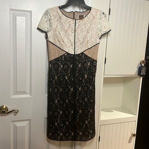 Amazing dress. Size 2. Great quality and fit.
